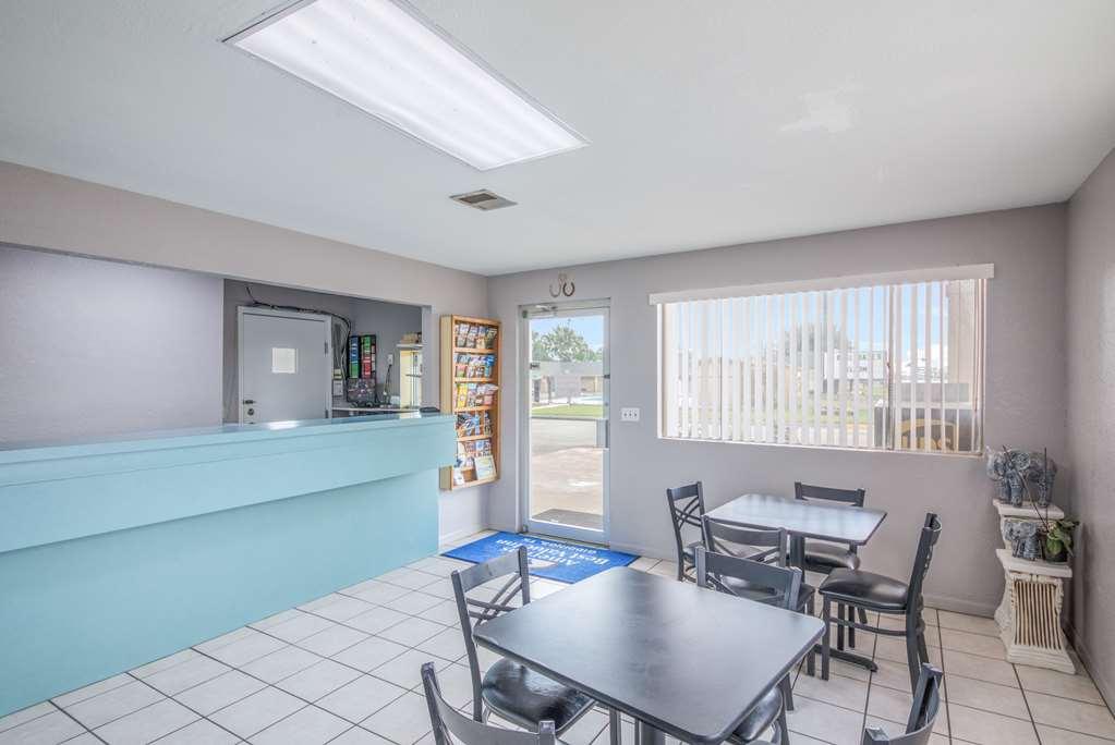 Americas Best Value Inn Giddings Bagian luar foto