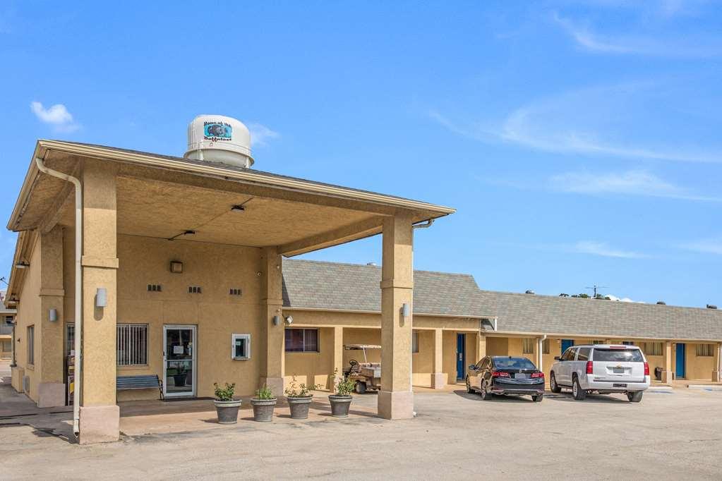 Americas Best Value Inn Giddings Bagian luar foto