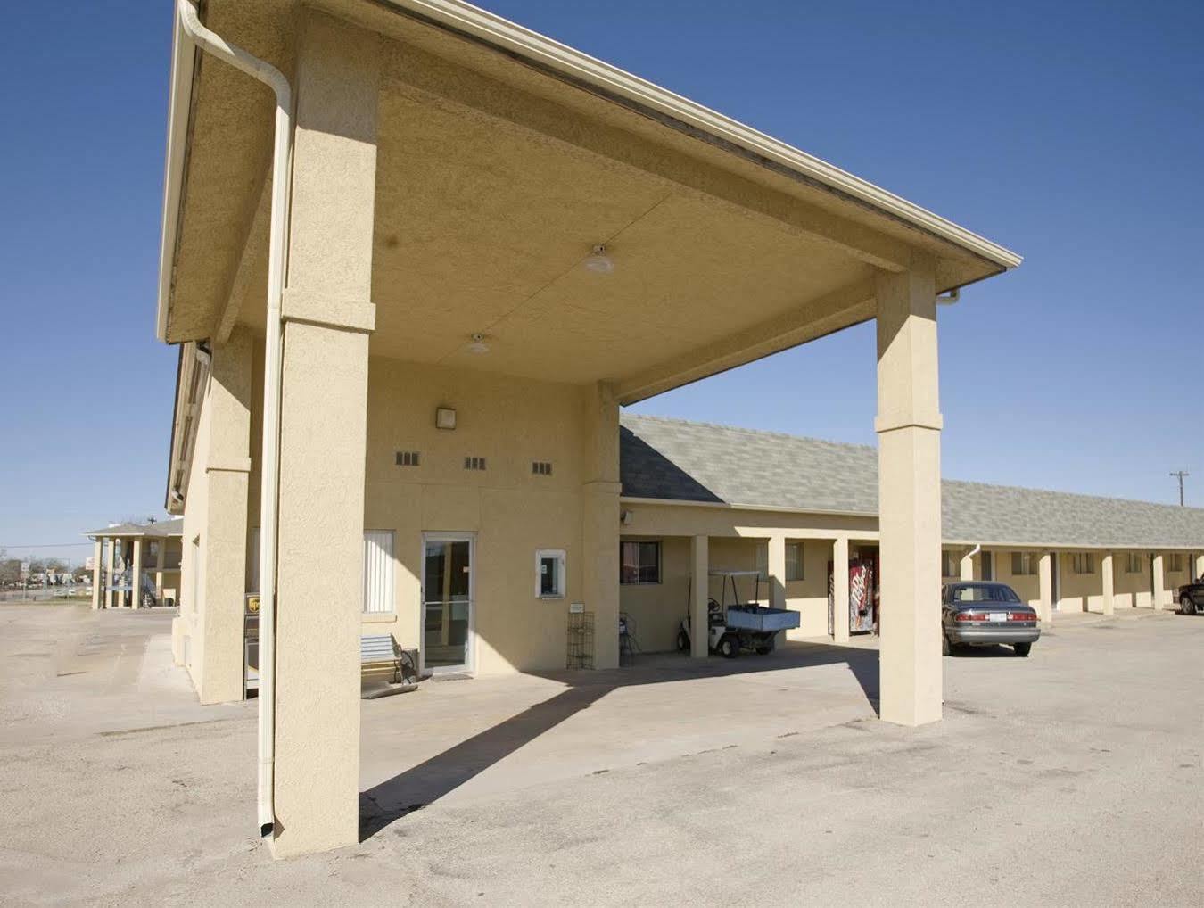 Americas Best Value Inn Giddings Bagian luar foto